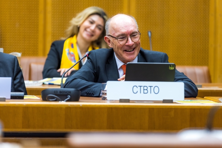 CTBTO Executive Secretary Robert Floyd speaking about Mentoring Programme at International Gender Champions (IGC) event